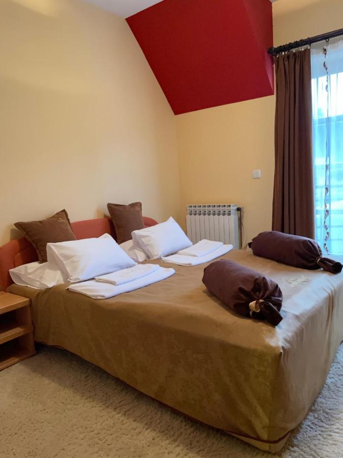 Hotel Dva Goluba Pale Ngoại thất bức ảnh