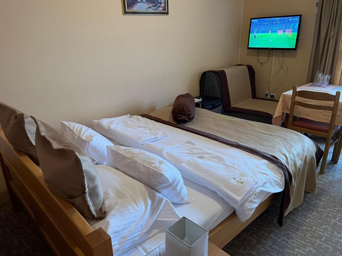 Hotel Dva Goluba Pale Ngoại thất bức ảnh