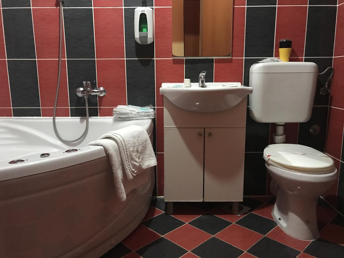 Hotel Dva Goluba Pale Ngoại thất bức ảnh